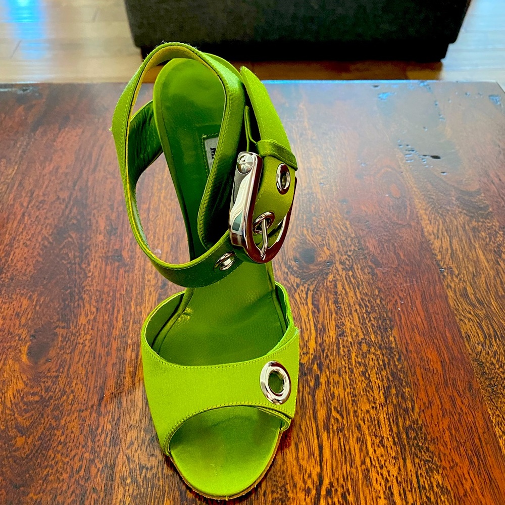 Manolo Blahnik lime green sandals. Size 6